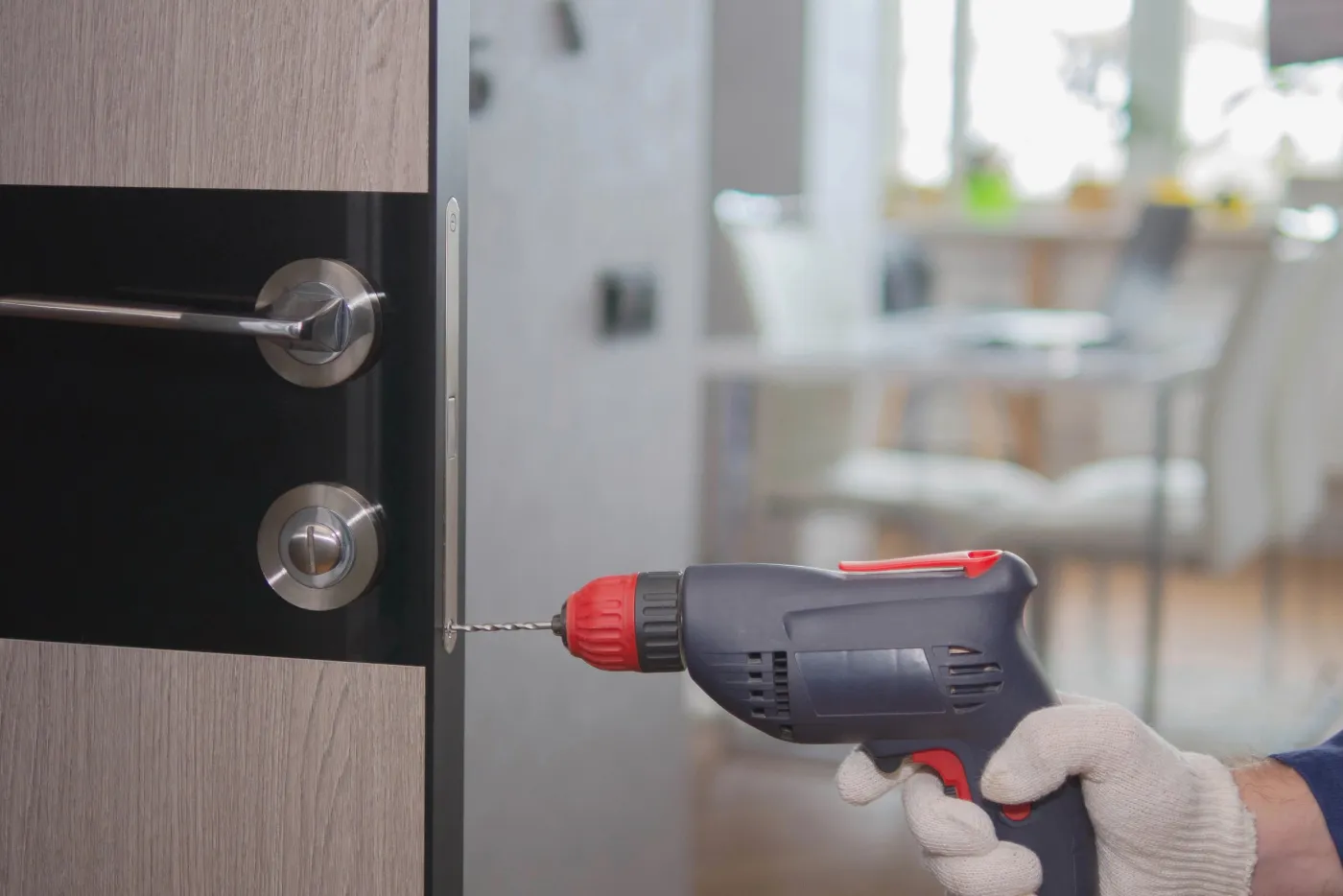 Remplacement d'un cylindre à clé protégée sur une porte d'appartement près de la rue des Rosiers (75004)